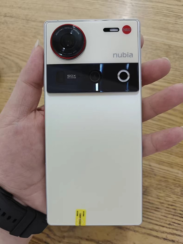 屏下摄像头+骁龙8至尊版，这款冷门旗舰藏不住了