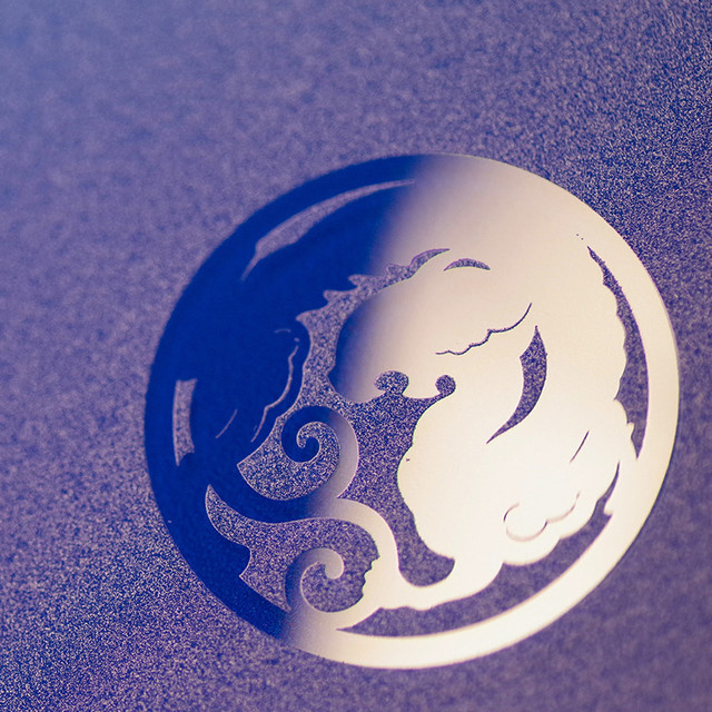 我是许巍，这就是蓝莲花 | 虎符莲黑（蓝）玻璃垫简评