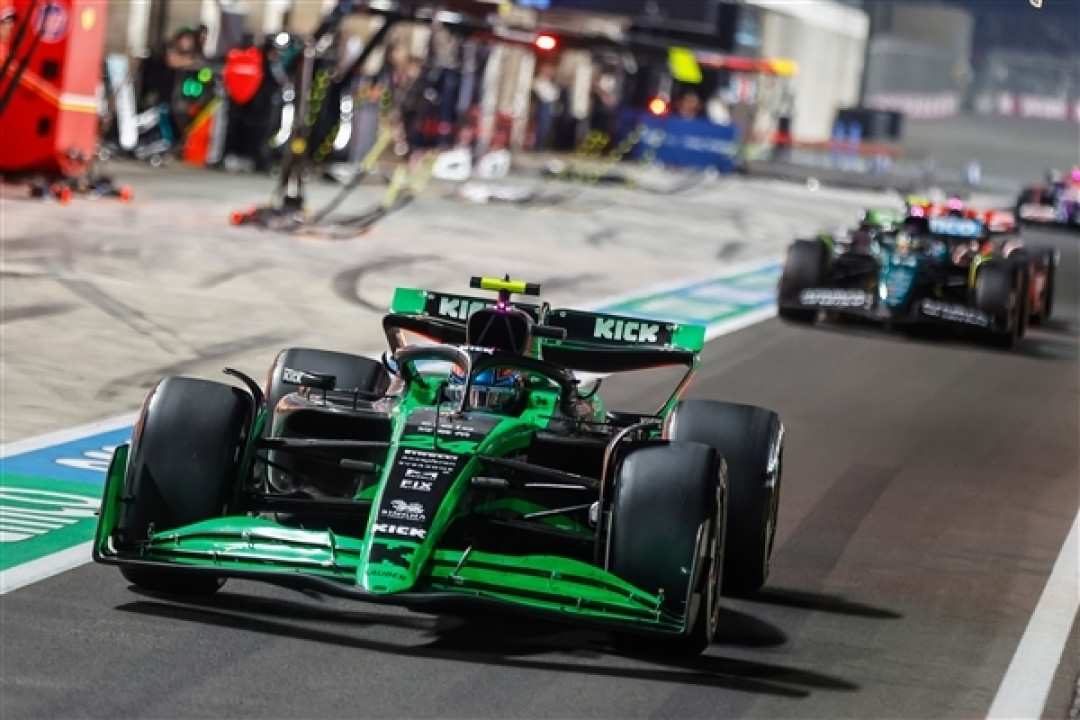 为何加入法拉利 中国首位F1车手周冠宇:从小是他们粉丝