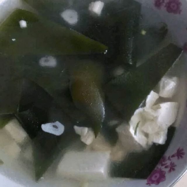 夏季养生：海带豆腐汤的做法