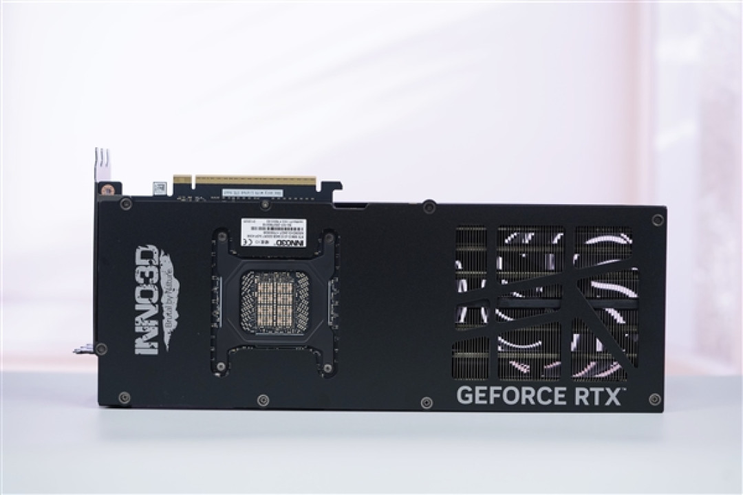 撞色栅格典雅大气!映众RTX 5090D v2曜夜X3 24GB显卡图赏