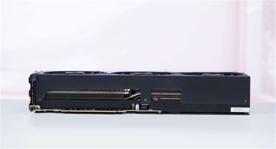撞色栅格典雅大气!映众RTX 5090D v2曜夜X3 24GB显卡图赏