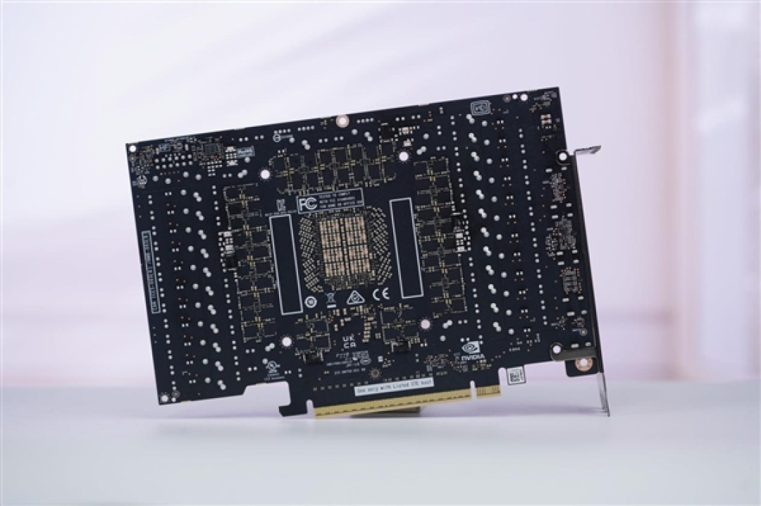 撞色栅格典雅大气!映众RTX 5090D v2曜夜X3 24GB显卡图赏
