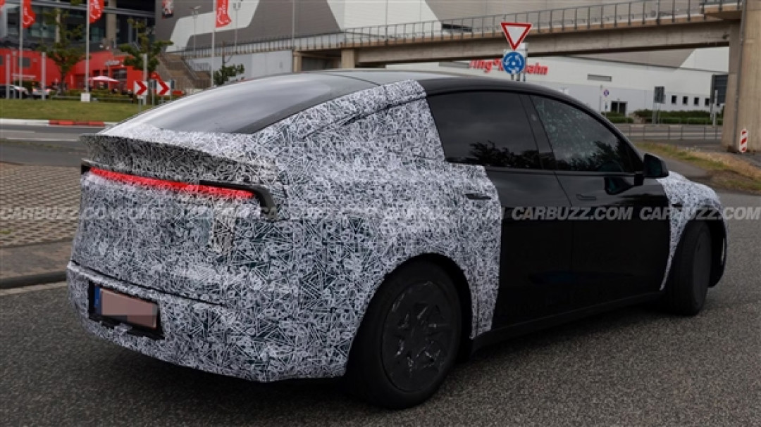 三排六座加长 特斯拉Model Y L实车现身纽北:国产或卖35万