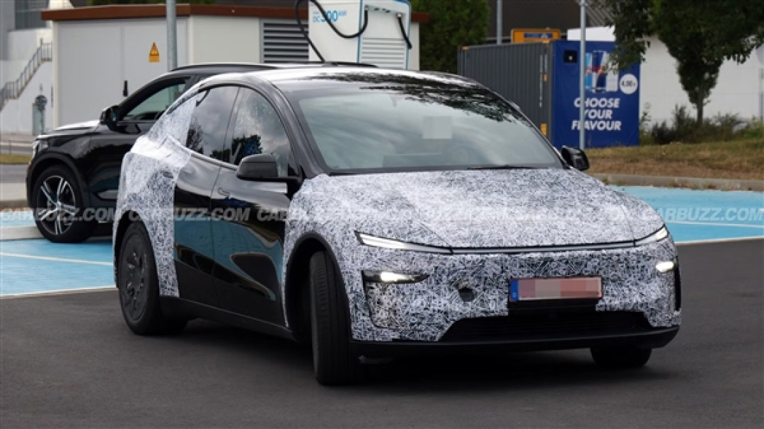 三排六座加长 特斯拉Model Y L实车现身纽北:国产或卖35万