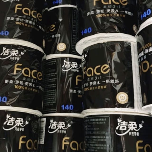 洁柔黑Face卷纸：140g加厚四层，湿水不破的‘六边形战士