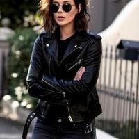 2025早秋Vibe皮衣趋势解码：解构主义穿搭+色彩炼金术拿捏松弛美学