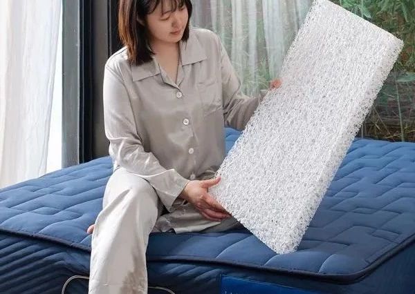 为什么日本床垫都偏硬？答案就在这种全拆全洗、软硬可调、没有弹簧、没有胶水的床垫里| 伽罗精选
