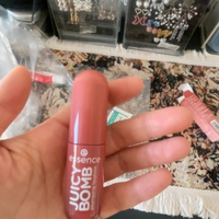 艾森丝果汁泡弹精华唇蜜：点亮你的唇间魅力