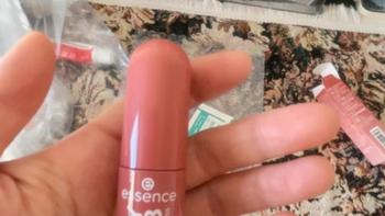 艾森丝果汁泡弹精华唇蜜：点亮你的唇间魅力