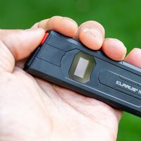 凯瑞兹X2，可随身携带把玩的3000流明战术手电实测