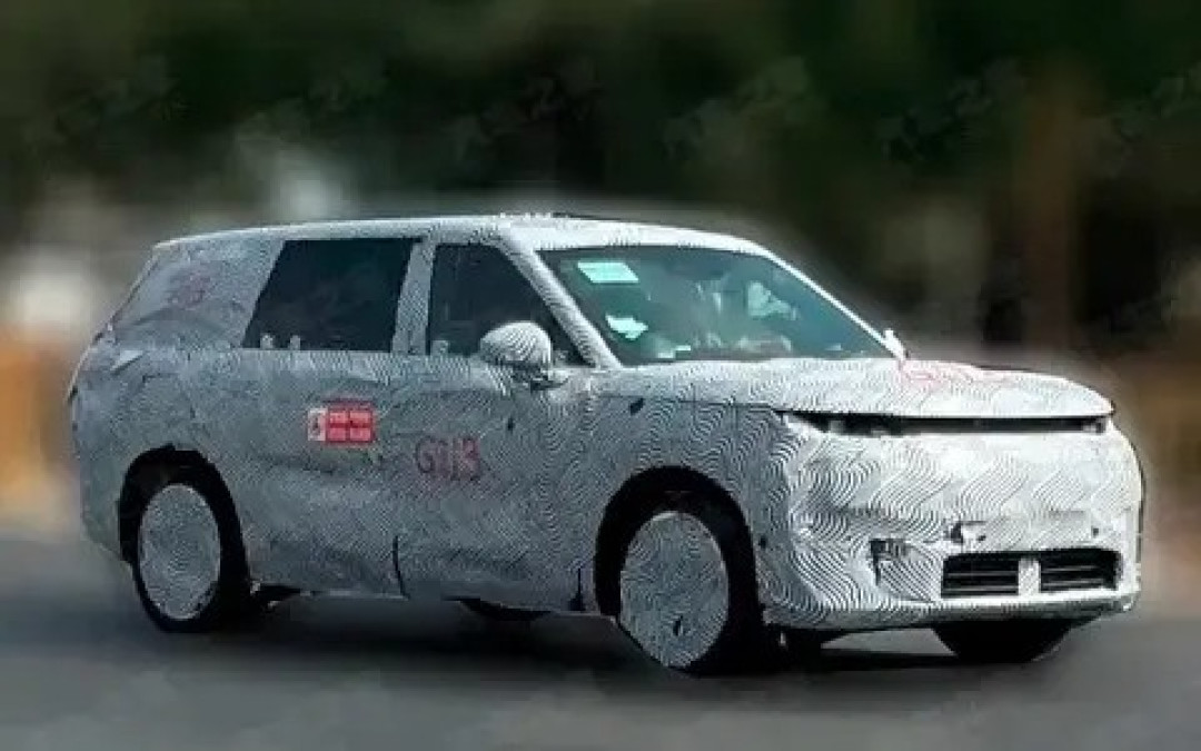 小鹏全新大型SUV G01测试照曝光:搭载超级增程系统,续航超1400公里
