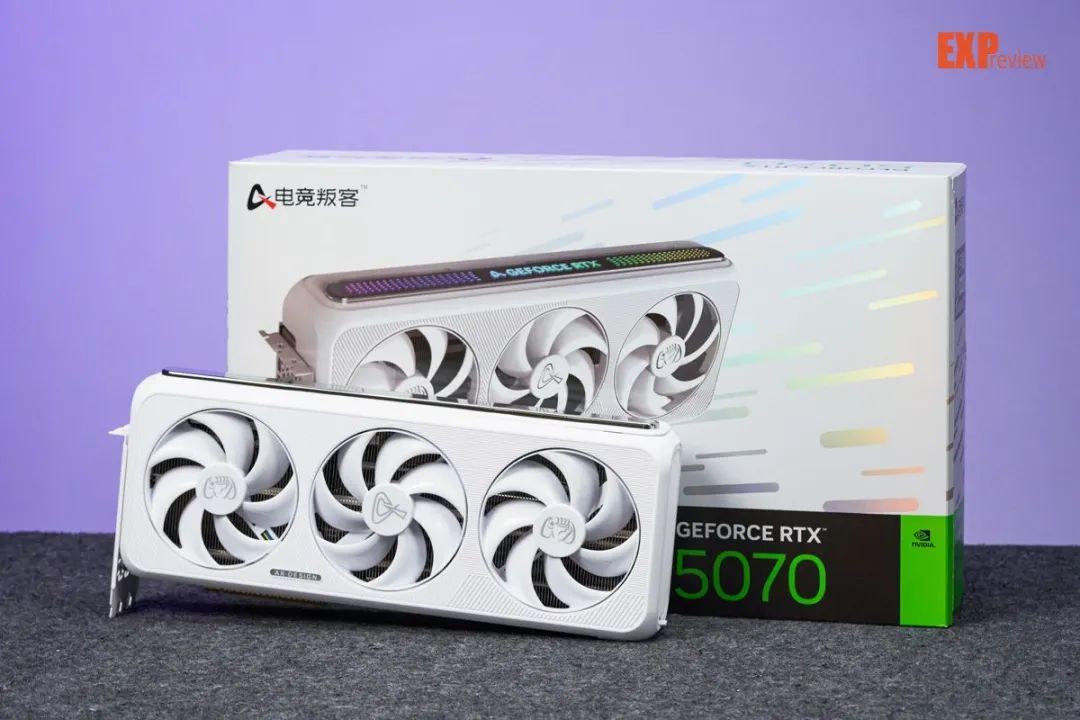 AX电竞叛客 RTX 5070 X3W MAX评测：观感更清爽的纯白2K游戏显卡