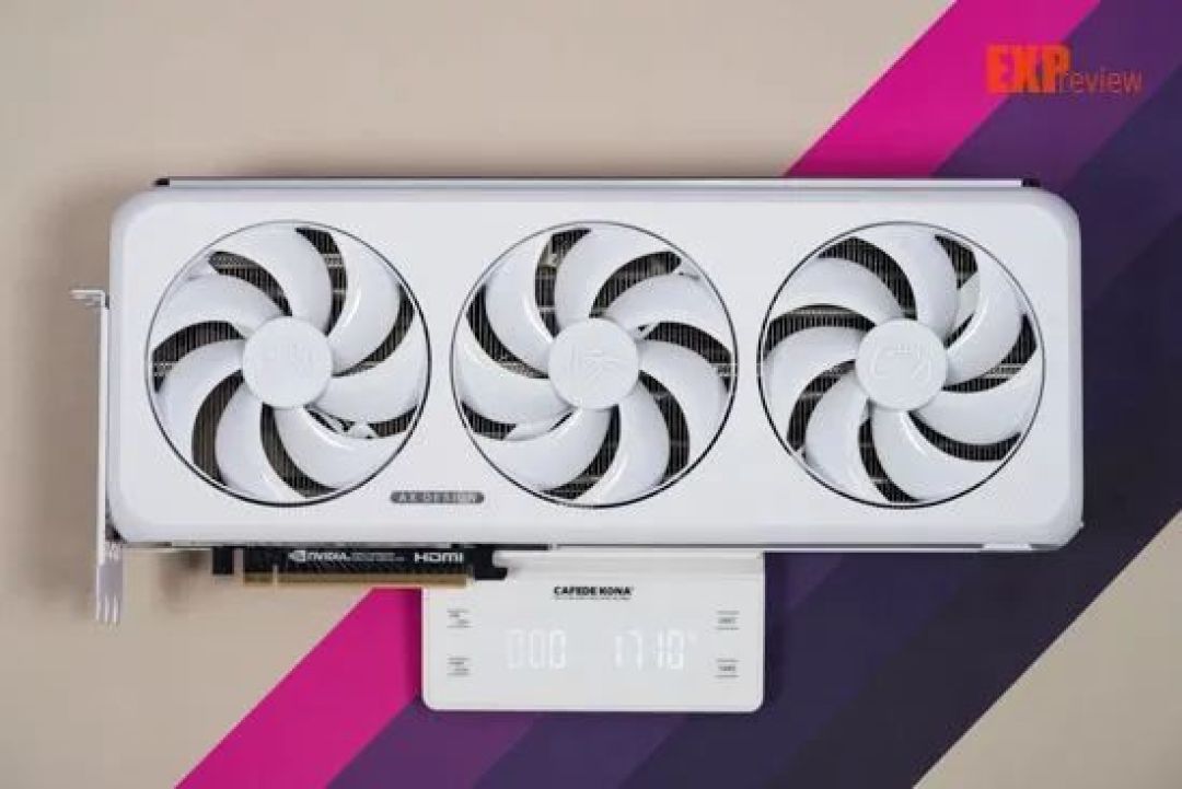 AX电竞叛客 RTX 5070 X3W MAX评测：观感更清爽的纯白2K游戏显卡
