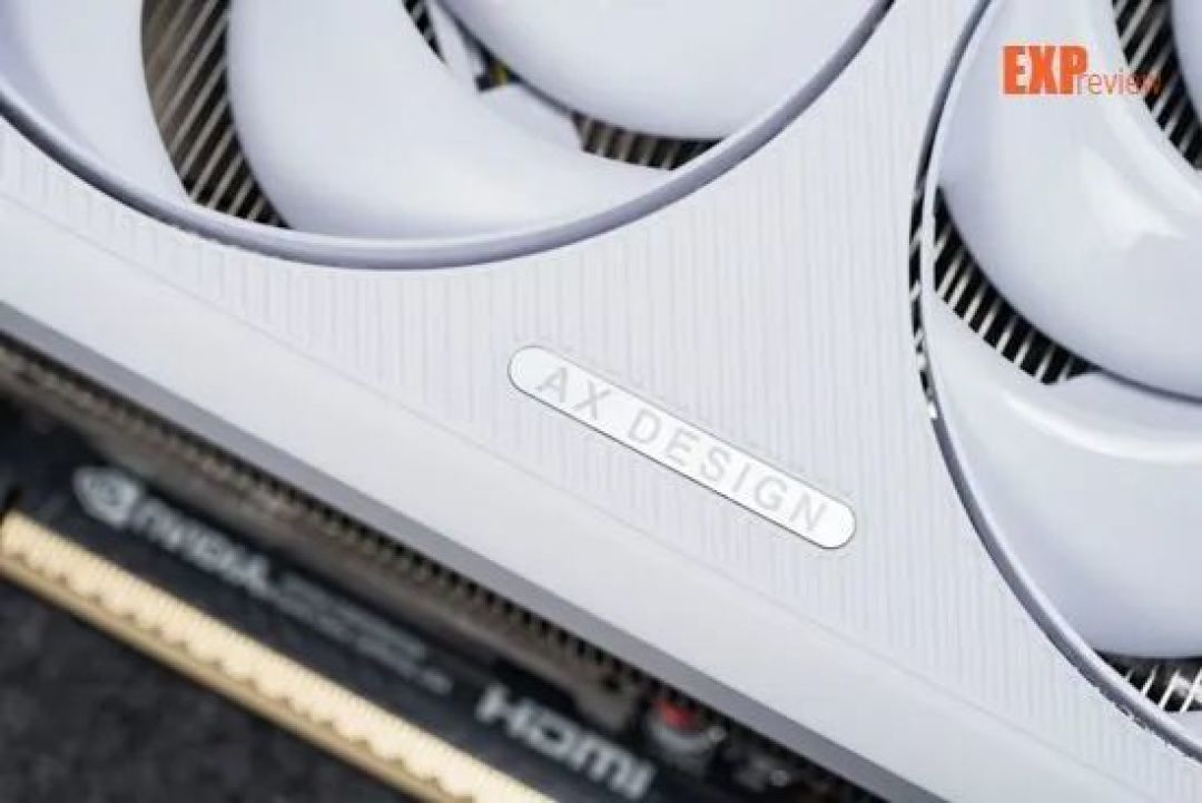 AX电竞叛客 RTX 5070 X3W MAX评测：观感更清爽的纯白2K游戏显卡