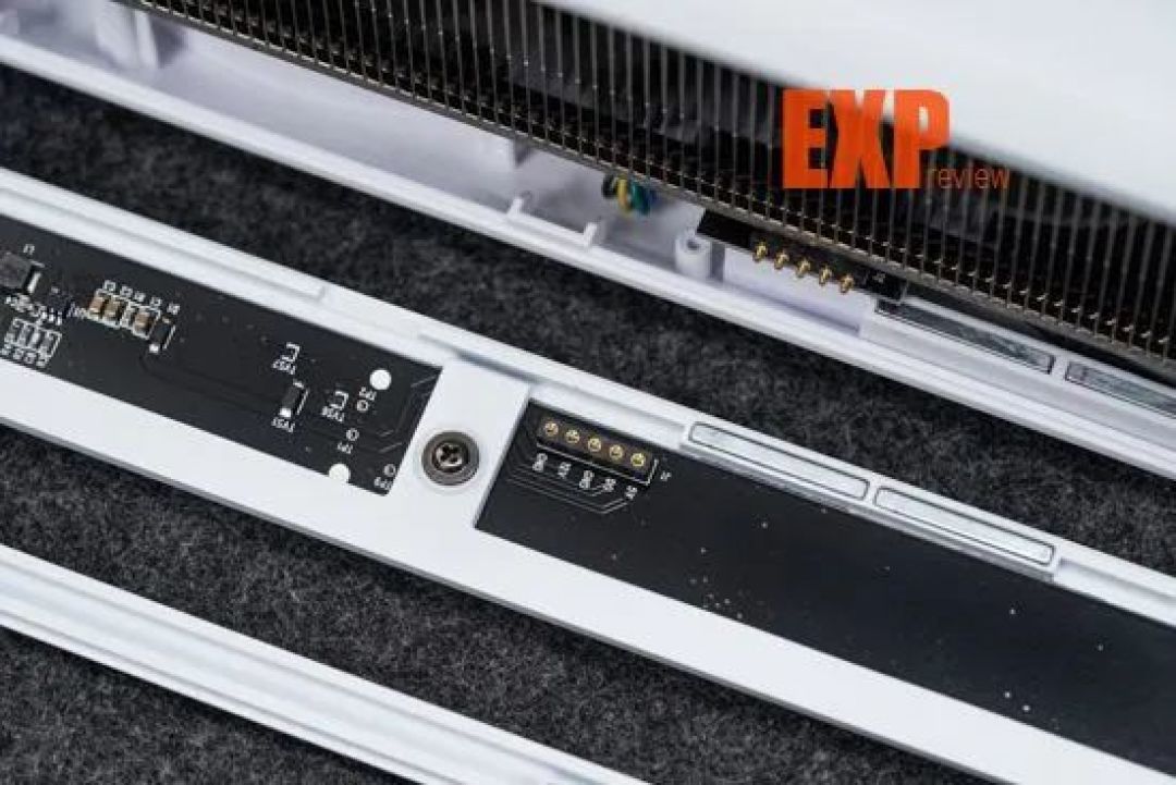 AX电竞叛客 RTX 5070 X3W MAX评测：观感更清爽的纯白2K游戏显卡