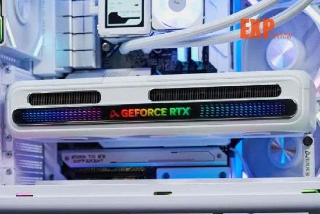 AX电竞叛客 RTX 5070 X3W MAX评测：观感更清爽的纯白2K游戏显卡