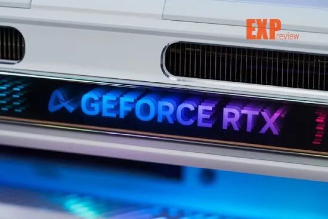 AX电竞叛客 RTX 5070 X3W MAX评测：观感更清爽的纯白2K游戏显卡