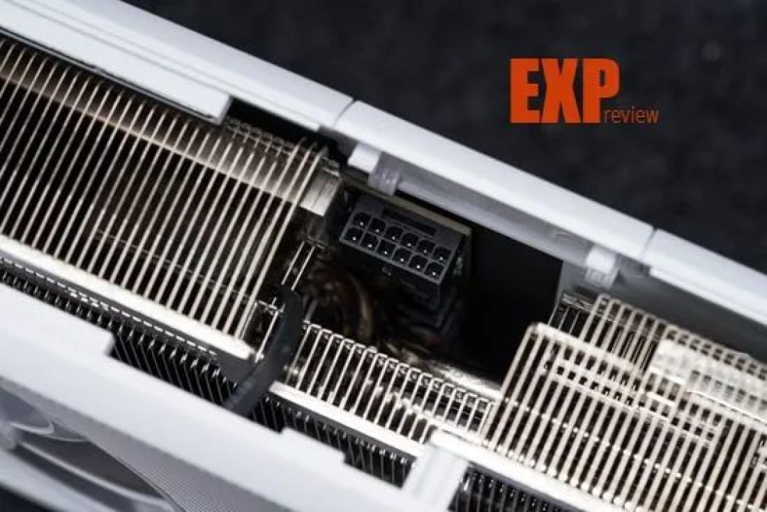 AX电竞叛客 RTX 5070 X3W MAX评测：观感更清爽的纯白2K游戏显卡