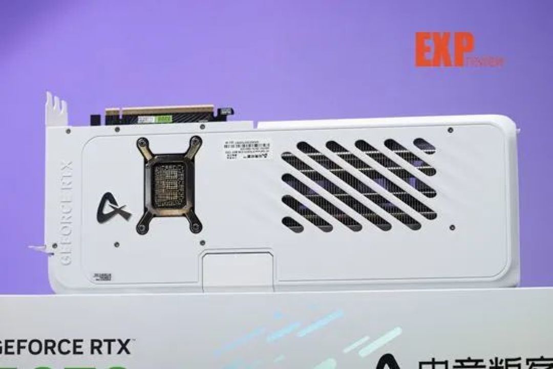 AX电竞叛客 RTX 5070 X3W MAX评测：观感更清爽的纯白2K游戏显卡