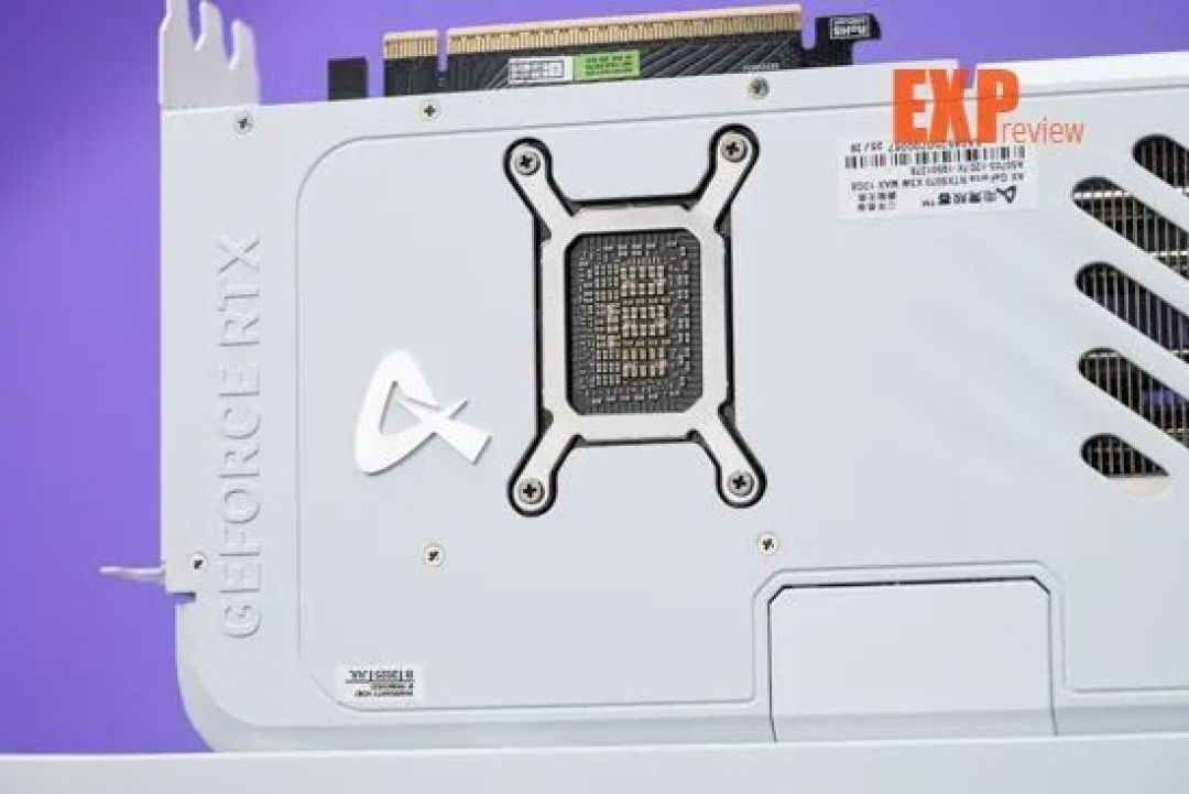 AX电竞叛客 RTX 5070 X3W MAX评测：观感更清爽的纯白2K游戏显卡