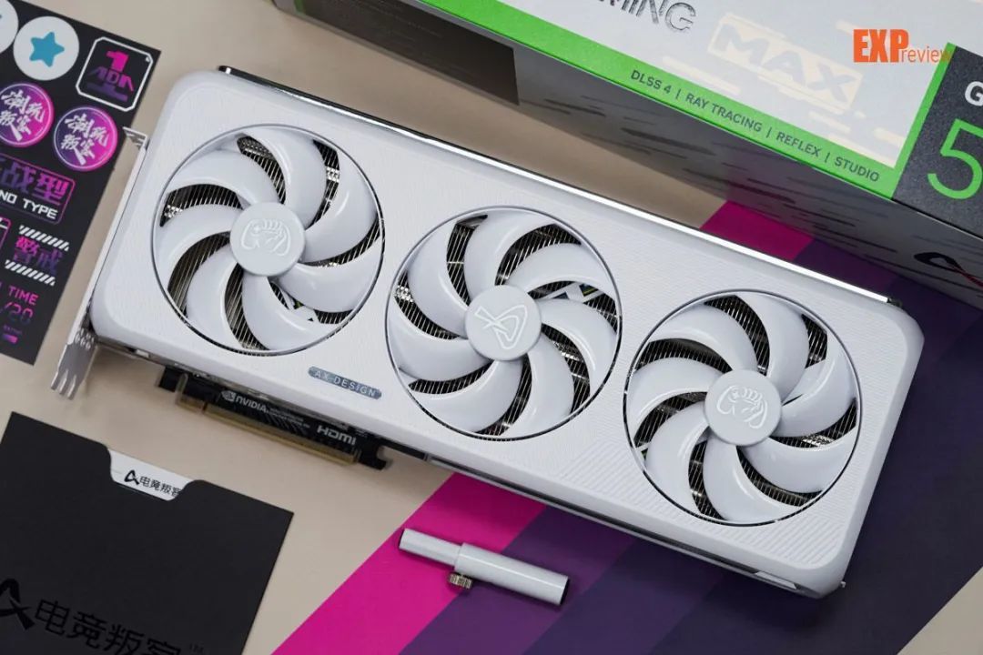 AX电竞叛客 RTX 5070 X3W MAX评测：观感更清爽的纯白2K游戏显卡