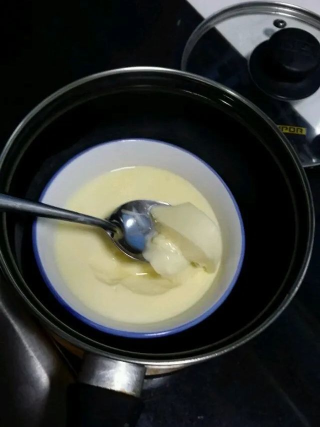 夏季养生：牛奶炖蛋