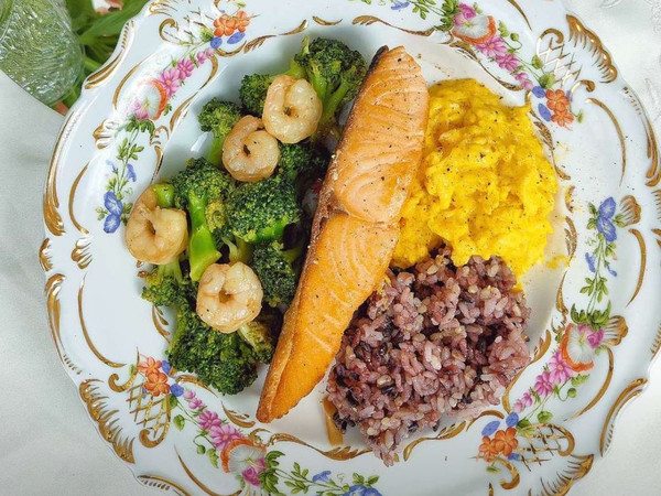 健康美味的三文鱼配菜组合