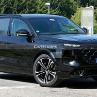 全新奥迪SQ7实车曝光：外观更激进，内饰科技感升级