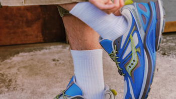 Saucony索康尼 × NIKO AND 联名KINVARA 4RE限量款，潮咖秒抢鞋！