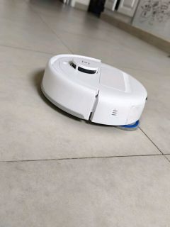 家庭扫地机器人