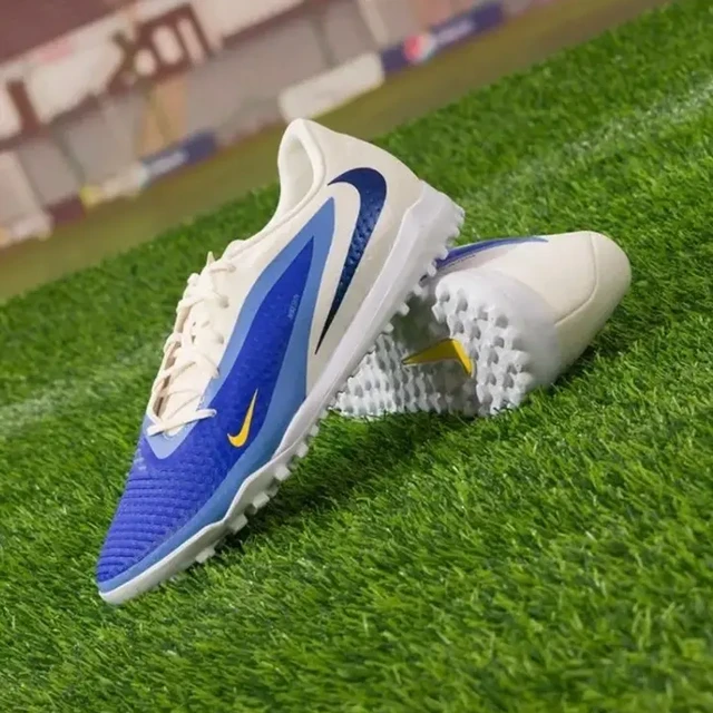 Nike GX2 TF vs GX3 TF 中端碎钉足球鞋对比