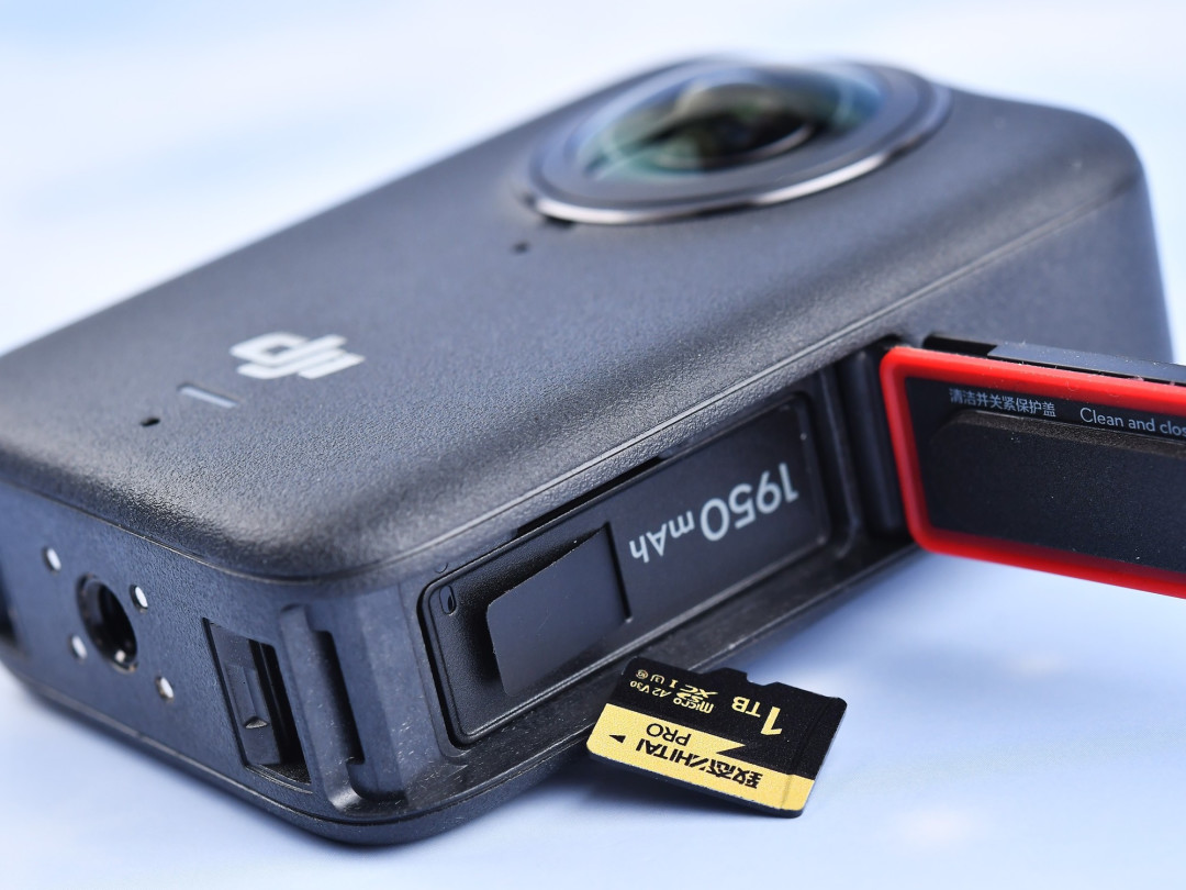 致态PRO专业高速存储卡体验：DJI Osmo 360完美搭档，8K全景拍摄新体验