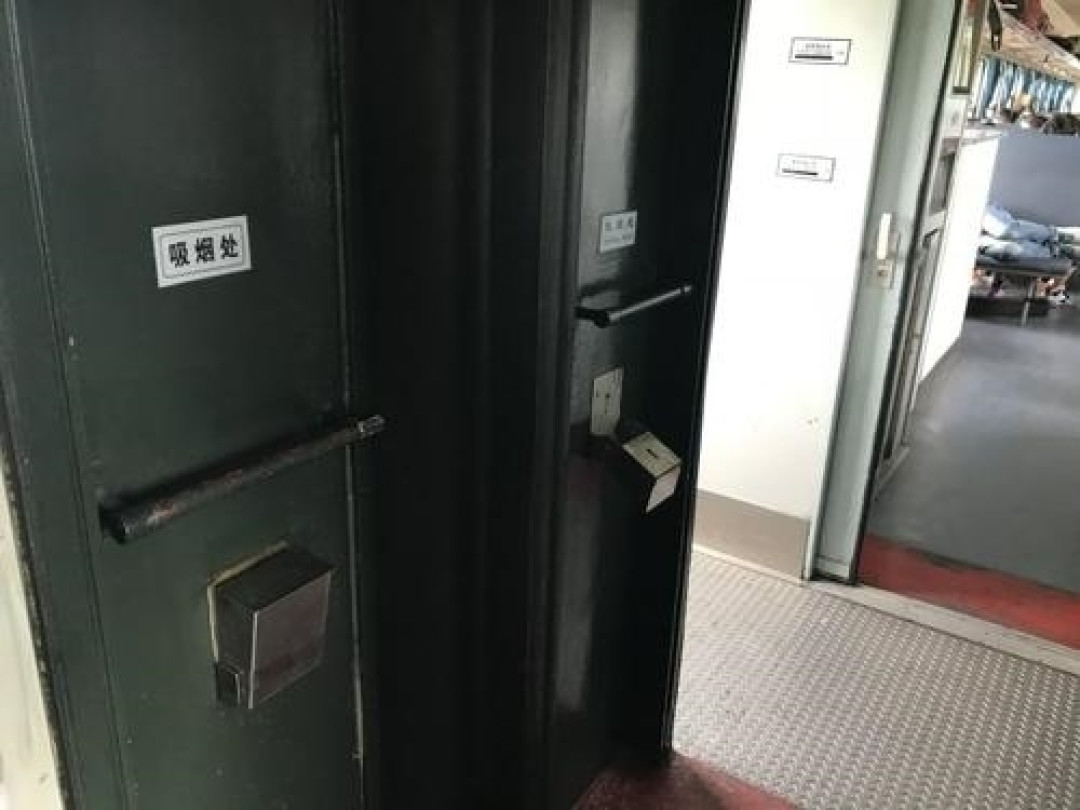 12306客服回应普速列车是否禁烟:禁烟标识有可能仅为建议 无法强制