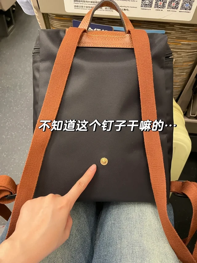 珑骧设计师：媚眼抛给瞎子看？！！😅