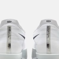 NIKE STREAKFLY：轻量化竞速利器