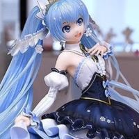 灵动飘逸的初音未来手办，增添了几分华丽感
