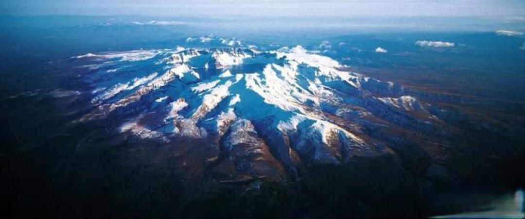 长白秘境:千万旅客的三坡奇遇与火山夏日的雾中传奇