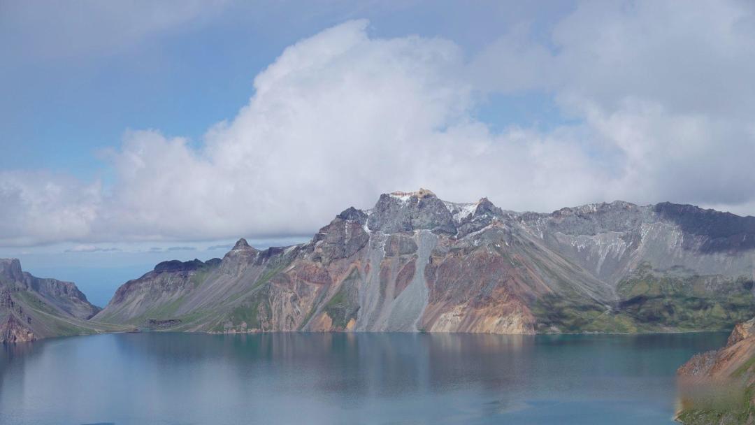 长白秘境:千万旅客的三坡奇遇与火山夏日的雾中传奇