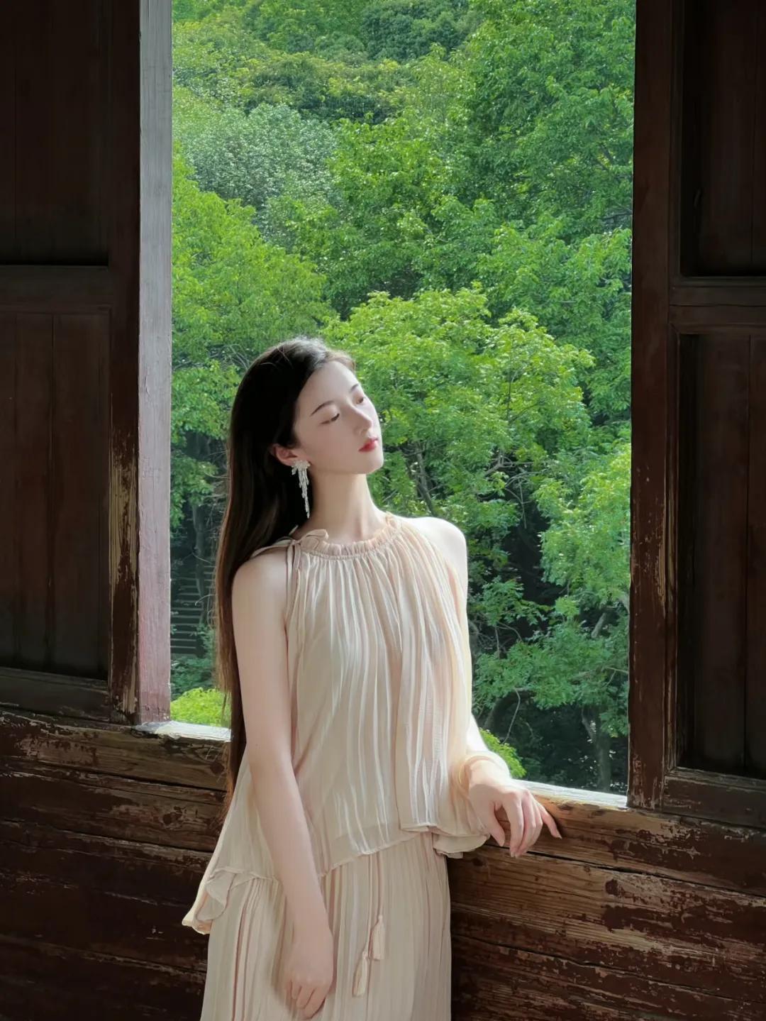 杭州六和塔凭千年塔窗封神!8种古风pose日均引千人造访拍光影大片