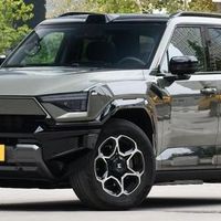 预售32.99万起！猛士M817鸿蒙座舱+空气悬架，够豪横吗？