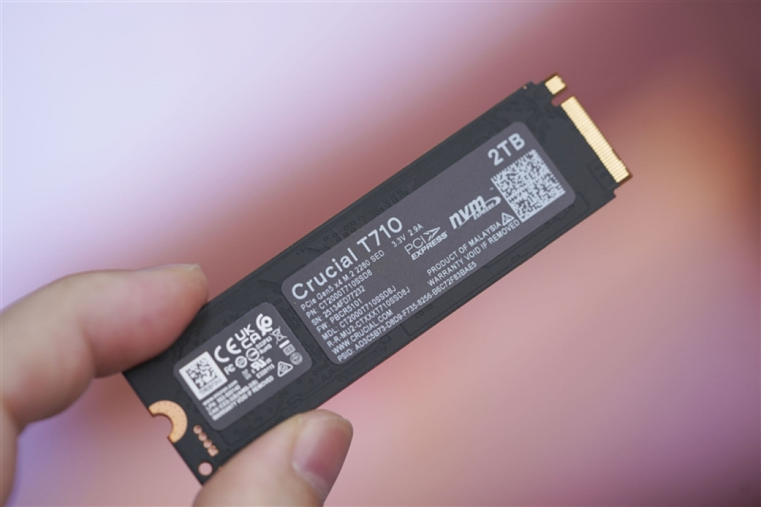 英睿达T710 2TB SSD评测:新一代性能旗舰 14.5G/s仅有57度