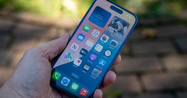 苹果搞定量产问题！iPhone 17 Pro将首发屏幕抗刮抗反射涂层