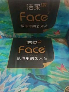洁柔锦鲤手帕纸，包装美到像艺术品