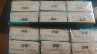 洁柔锦鲤手帕纸，包装美到像艺术品