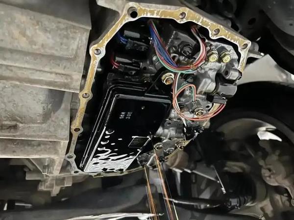 新手必看！变速箱油更换真相，别等报废才明白！