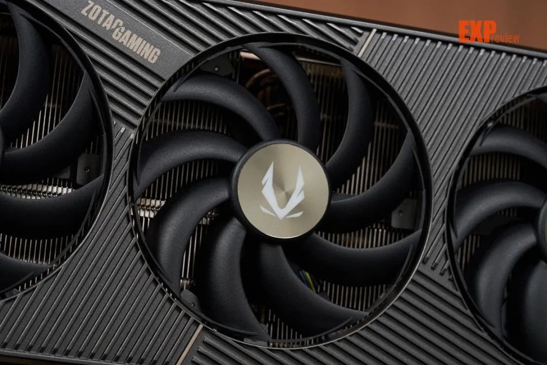 索泰RTX 5090 D v2 SOLID OC显卡评测:原汁原味的顶尖游戏性能体验