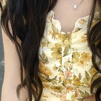 法式奶黄碎花裙：七夕情侣约会的清爽系搭配