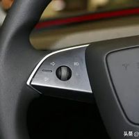特斯拉Model 3转向灯拨杆加装引热议，车主：真香还是真坑？