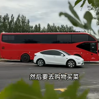 一家四口买“大巴房车”环游大半个中国：车内24平方 两室一厅一厨一卫